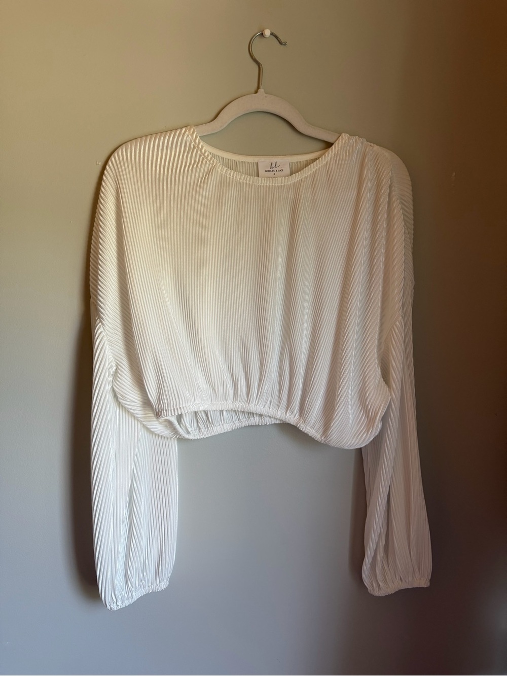Bobbles & Lace Pleated Long-Sleeve Cropped Top never worn - size small